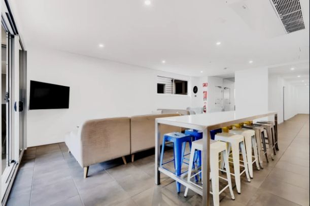 1 bed 1 bath-R401 - Photo 1