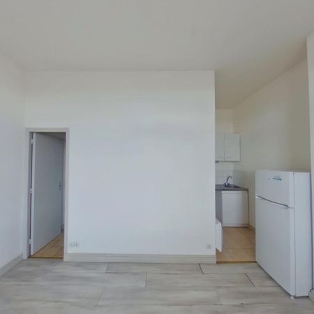 Location Appartement 1 pièce 22m² ST PIERRE DES CORPS 37700 - Photo 3