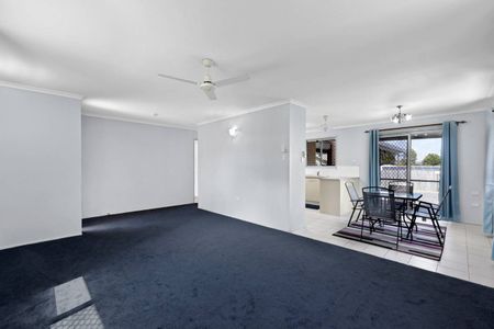 SPACIOUS FAMILY HOME IN MOUNT PLEASANT - Photo 2