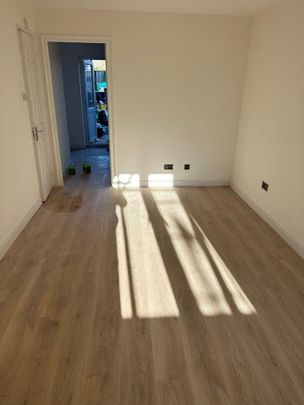 Studio Flat, Fenman Gardens, IG3 - Photo 1