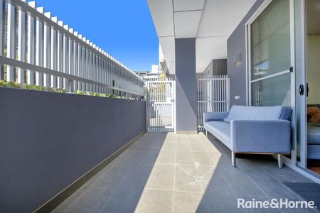 Contemporary Two Bedroom Apartment In The Heart of Marrickville - Photo 5
