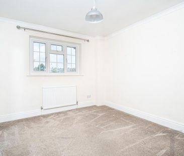 3 bedroom flat to rent - Photo 3