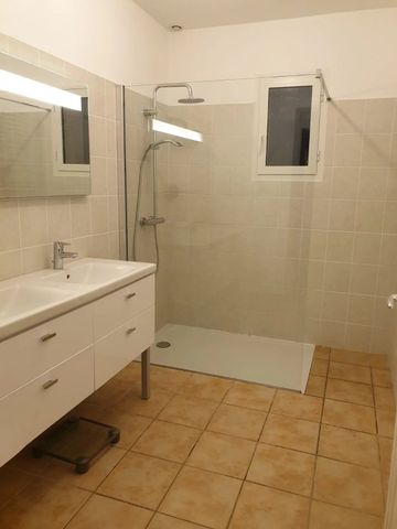 Location Maison 6 pièces 145m² CARPENTRAS 84200 - Photo 4