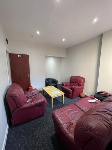 Flat 2-16b Wellesley Avenue, Belfast, BT9 6BY - Photo 2