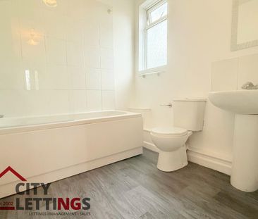3 bedroom semi-detached house to rent - Photo 2