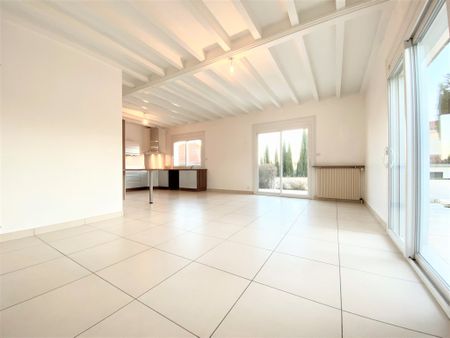 Location Maison 4 pièces 101m² ST GENIS LAVAL 69230 - Photo 5