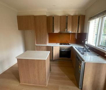 Simply Stunning, Ultra-Modern Executive Townhouse in Prime Location - Photo 4