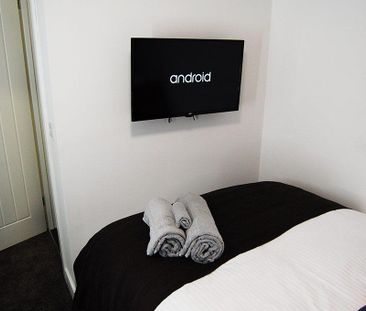 6 bedroom terraced house to rent - Photo 2