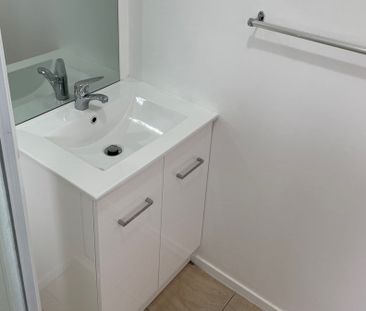 Spacious executive studio - Photo 5