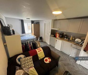 Studio to rent - Photo 2