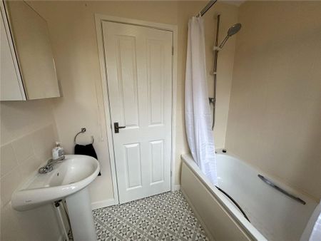 2 bedroom semi-detached house to rent - Photo 4