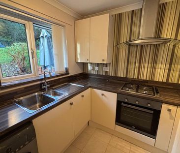 2 bedroom semi-detached bungalow to rent - Photo 6