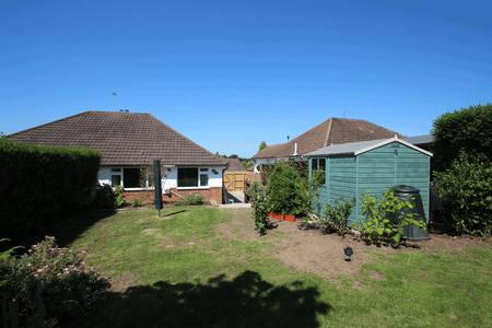 3 bedroom semi-detached bungalow to rent - Photo 4