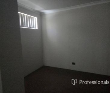 Family living close to beach and city - Photo 3