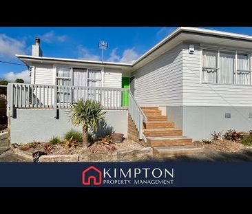 Warm, sun-filled home with generous outdoor space - Photo 4