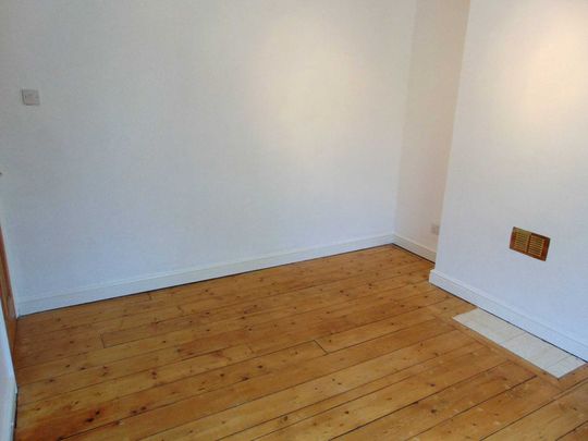 Middleton Road, Royton - Photo 1