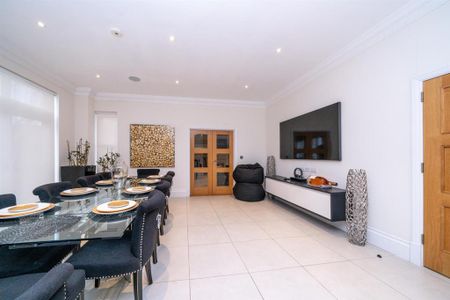 6 bedroom detached house to rent - Photo 4