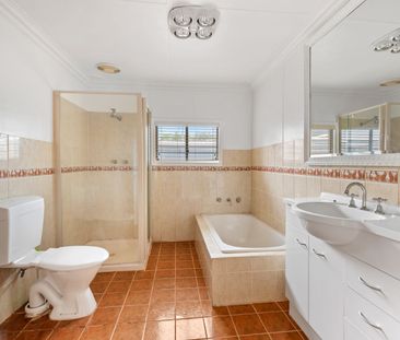 Beautifully renovated home perfectly positioned in the heart of town - Photo 6