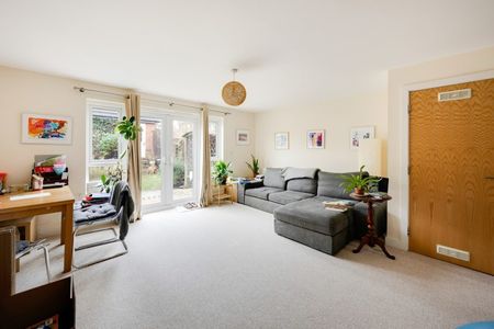 3 Bed End Terrace - Photo 3