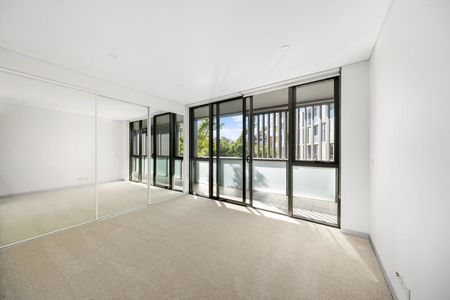 Newly Renovated North Facing Apartment - Photo 3