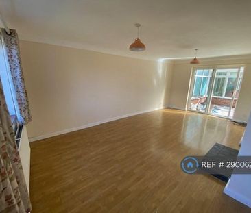 3 bedroom semi-detached house to rent - Photo 1