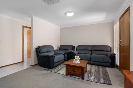 Neat, Tidy & Centrally Located – The Perfect Low-Maintenance Home - Photo 2