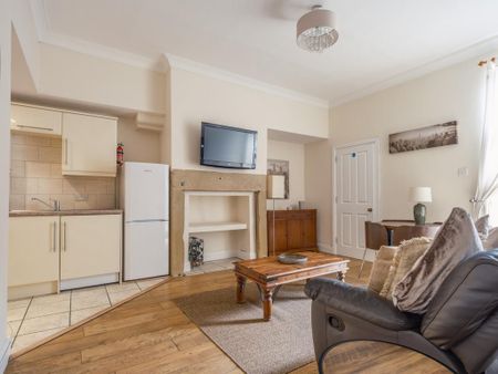 3 bedroom flat to rent - Photo 3