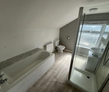 2 bedroom end of terrace house to rent - Photo 5