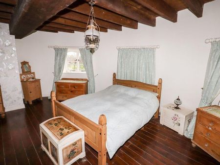 4 bedroom detached house to rent - Photo 2