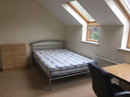 4 bedroom private hall to rent - Photo 3