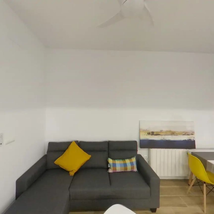 Piso de alquiler en Calle de Gutierre de Cetina, Pueblo Nuevo - Photo 1