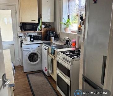 3 bedroom semi-detached house to rent - Photo 6