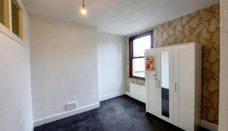 High Street, London - Photo 3