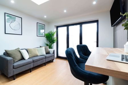 Newly Refurbished 6 Bedroom Co-Living HMO property - Photo 4