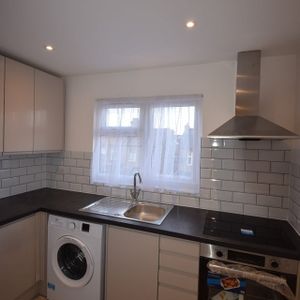 Studio Flat, Caulfield Road, E6 - Photo 2