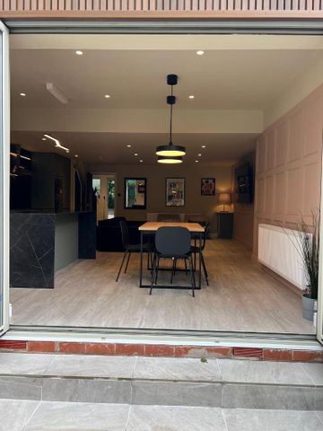 6 bedroom semi-detached house to rent - Photo 2