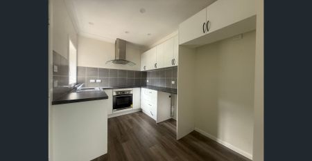 Modern 2-Bedroom Granny Flat in Quiet Ambarvale Cul-de-sac - Photo 5