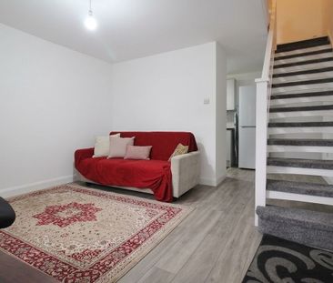 1 Bed Terraced House, Vine Place, TW3 - Photo 1