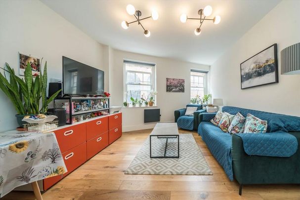 2 bedroom flat to rent - Photo 1