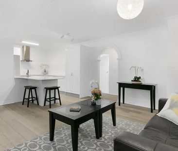 STUNNINGLY SOPHISTICATED PROPERTY IN THE CBD - Photo 2