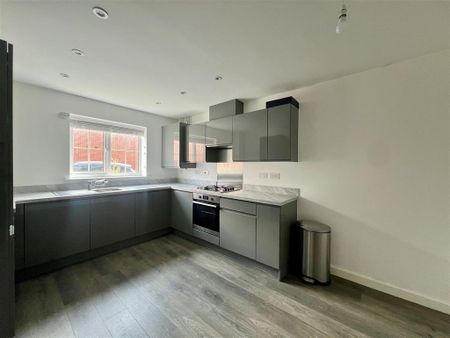 3 bedroom semi-detached house to rent - Photo 5