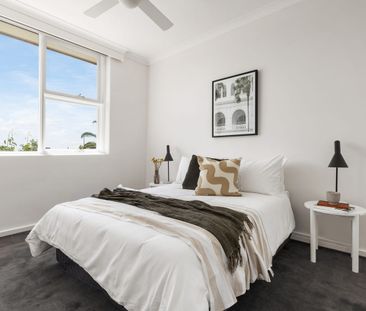 Spacious Sunny Living! - Photo 4