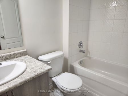 Townhouse For Lease | E8144276 - Photo 3