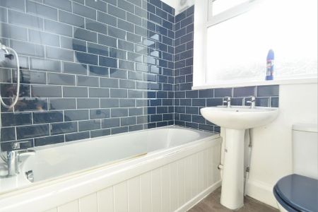 3 bedroom terraced house to rent - Photo 5