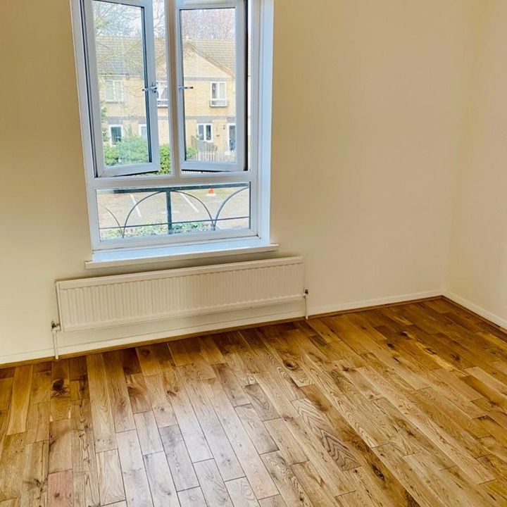 2 Bed Terraced House, Radley Court, SE16 - Photo 1