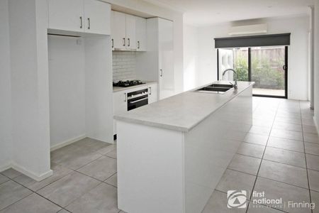 Modern 3-Bedroom Townhouse - Photo 3