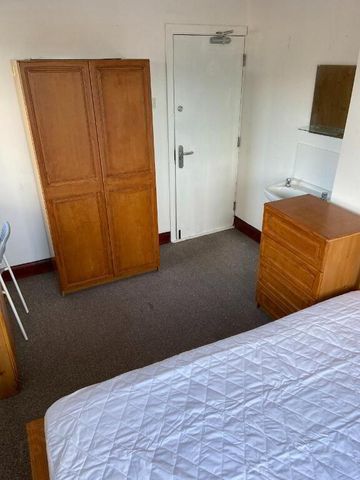 Malone Avenue, Double Room To Let, Belfast, BT9 6ER - Photo 3