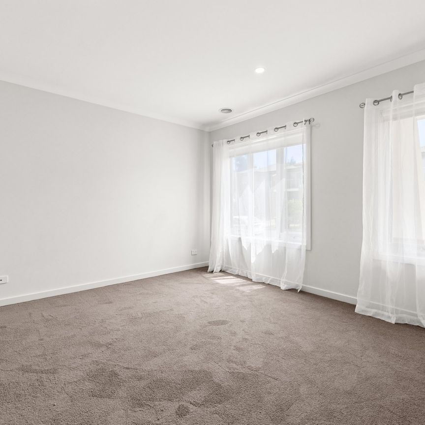 Charming Family Home in a Thriving Location - Photo 1