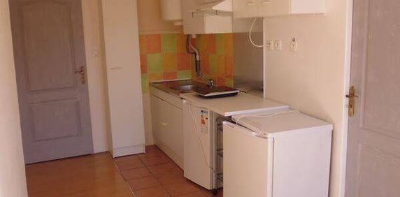 Location appartement t2 3 pièces 40 m² à Villefranche-de-Rouergue (12200) - Photo 2