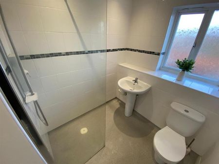 2 bedroom mews to rent - Photo 3